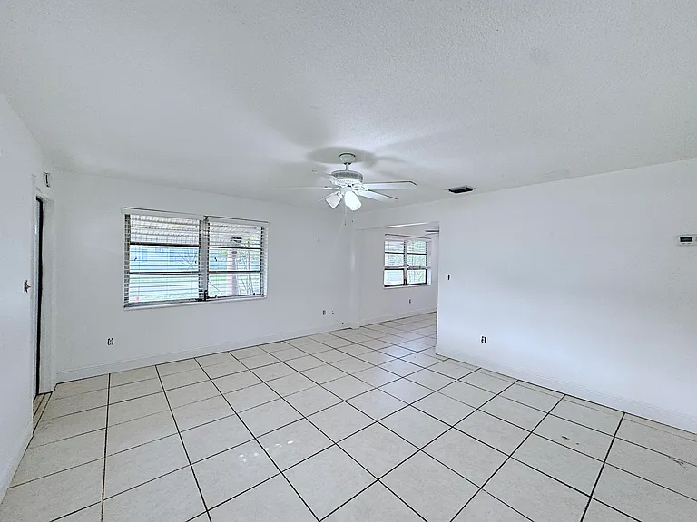 202 SE 3rd Ter #1 — Photo 7