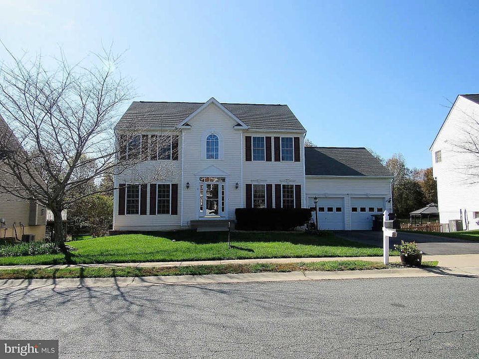 1st image of 10 Country Manor Dr