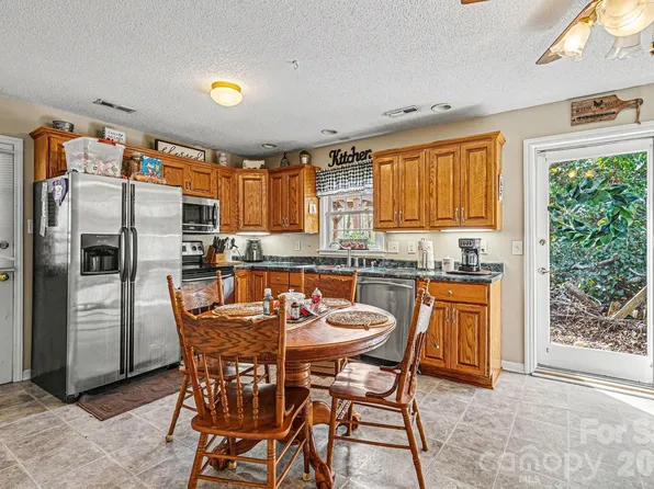 5069 W Piedmont Cir, Conover, NC 28613