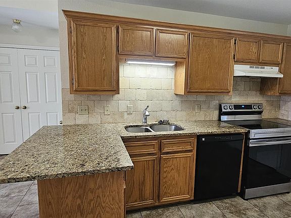 3rd image of 1731 Greenwood Ln