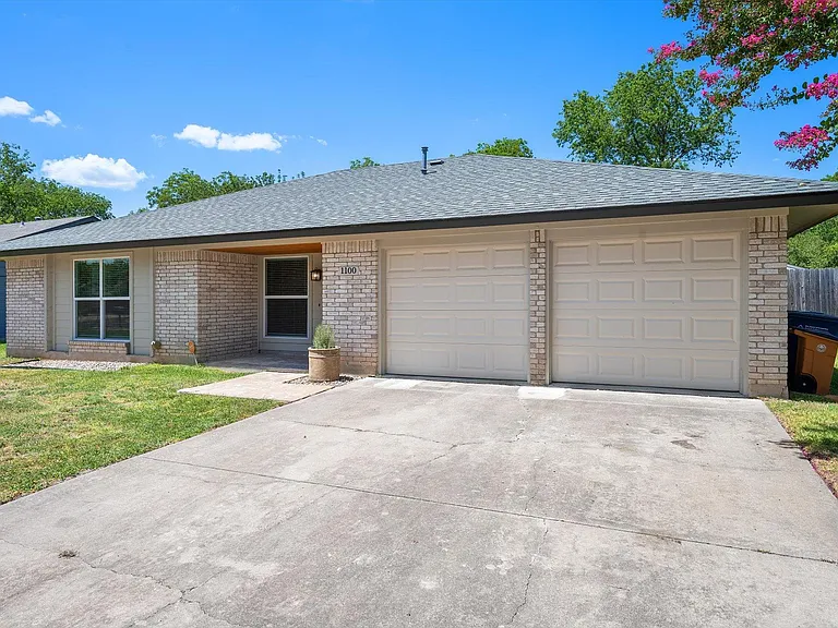 1100 Red Cliff Dr — Photo 3