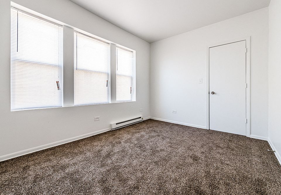 Bedroom at 5100 W Monroe