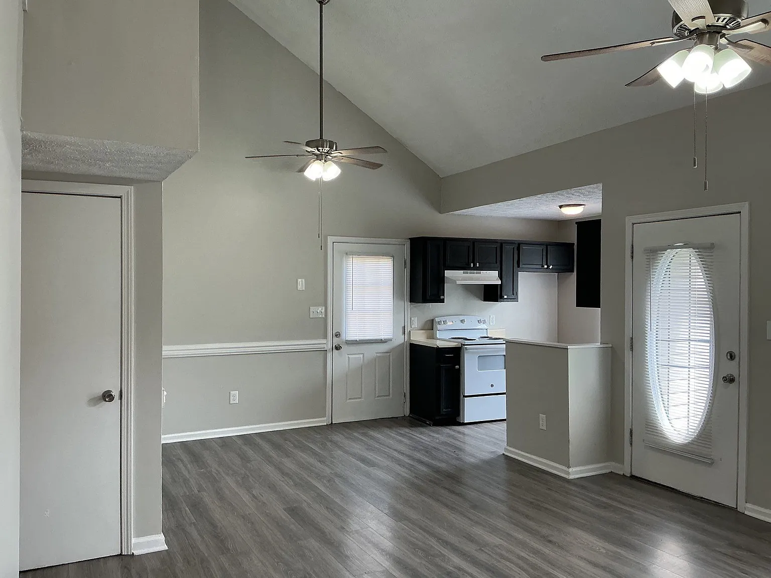2 bed, 810 sqft, $1,250 — Photo 3