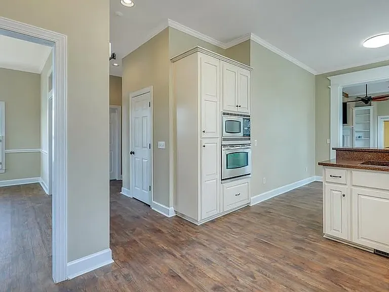 5021 Riverside Dr — Photo 12