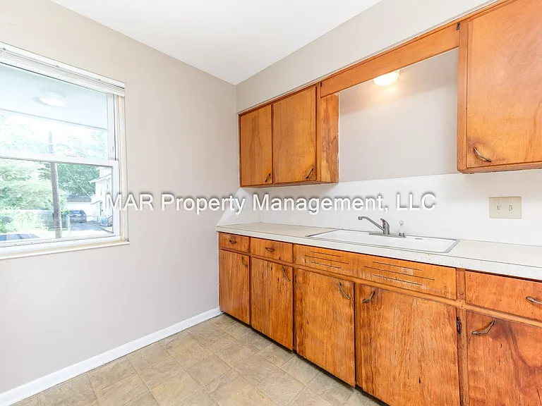 1035 Chester Ave #UP — Photo 2