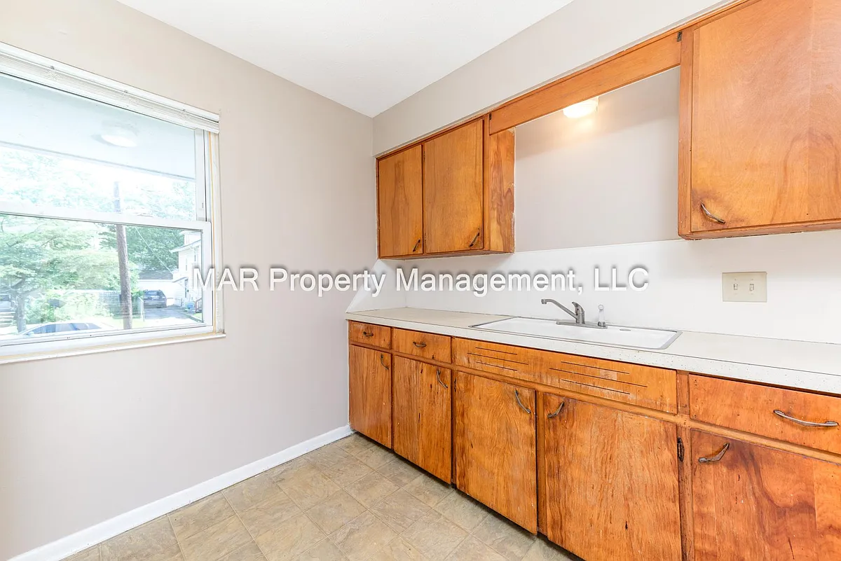 Building Photo - 1035 Chester Ave #UP