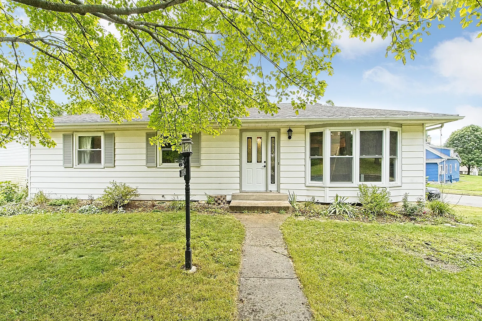 324 Smith St photo 1