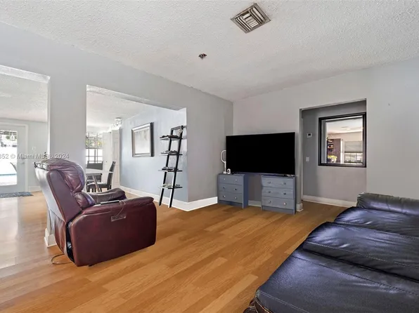 8945 NW 34th Avenue Rd, Miami, FL 33147