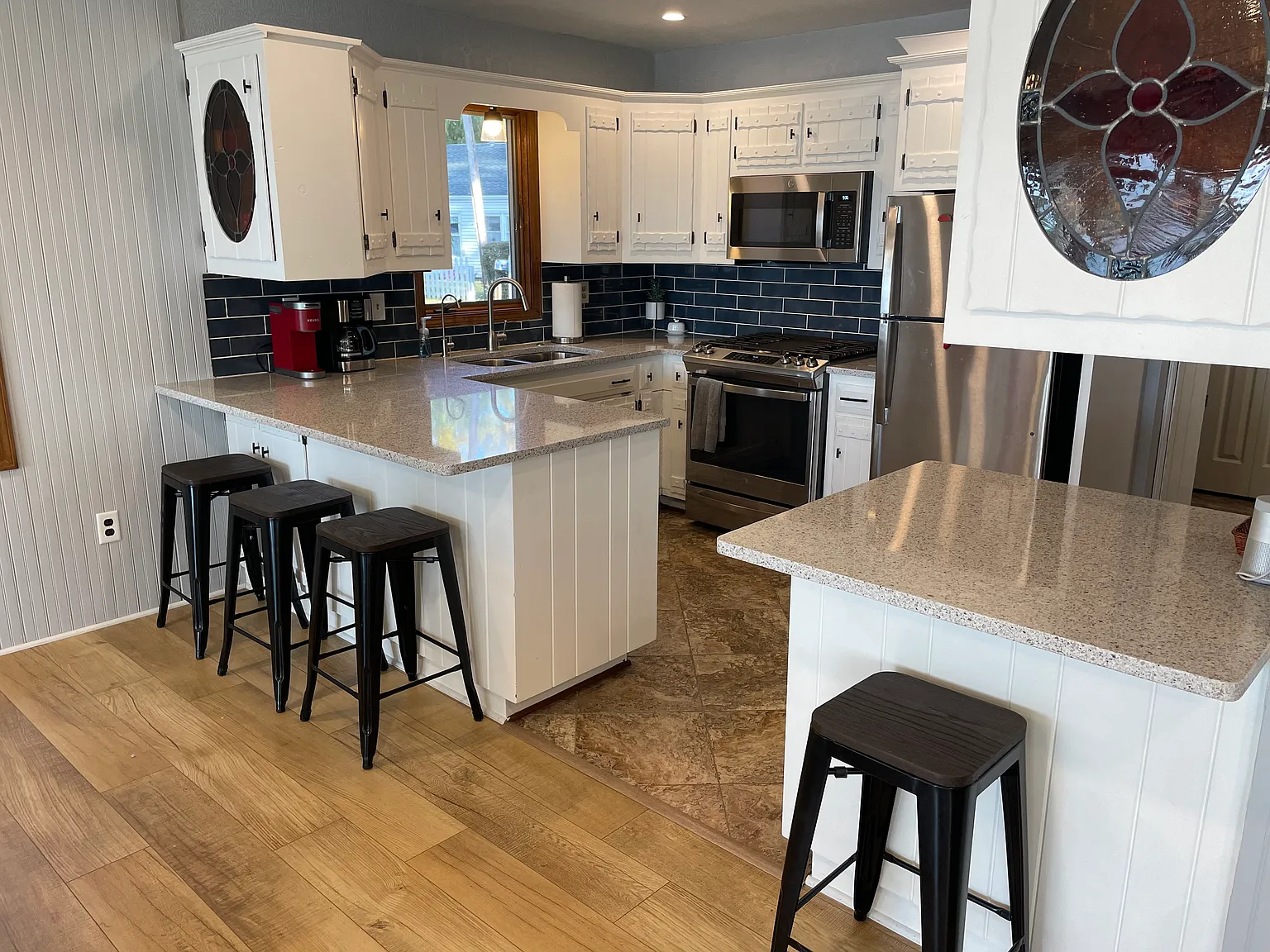 2110 Midlake Dr — Photo 3