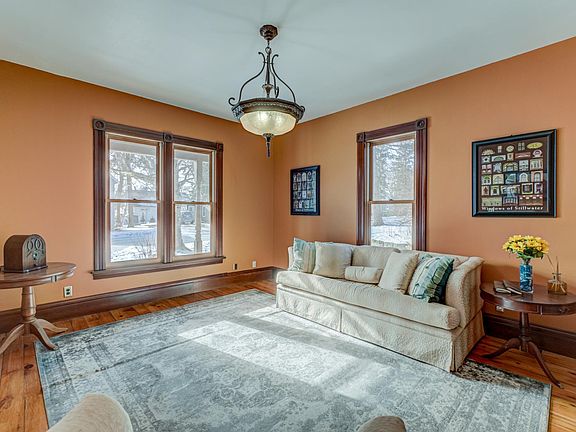 5th image of 612 Rice St W