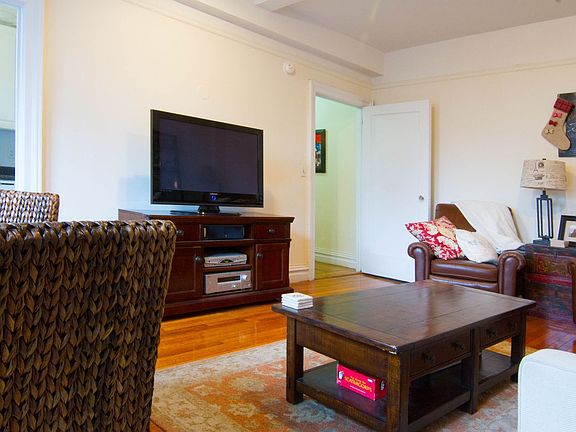 2nd image of 145 W 71st St APT 6D