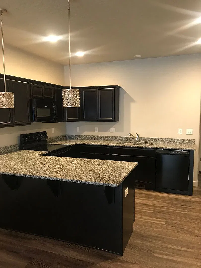 Immaculate Edgewater Townhome!! — Photo 4
