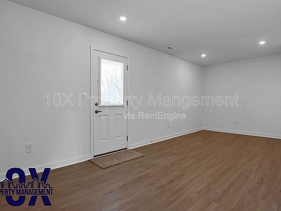 5th image of 3246 Mackinac Dr