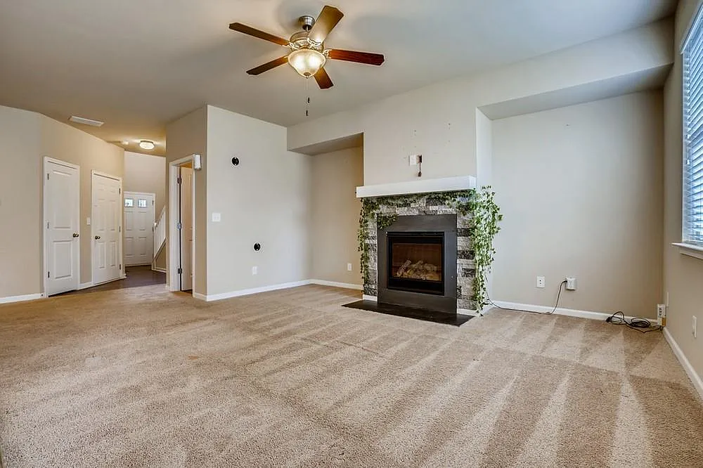 3 bed, 2.5 bath, 1802 sqft, $2,100 — Photo 4
