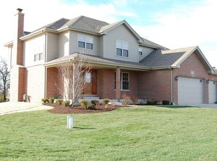 3304 Edgewater Dr, Kankakee, IL 60901