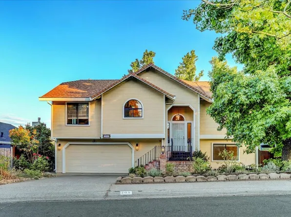 205 Cypress Hill Dr, Grass Valley, CA 95945