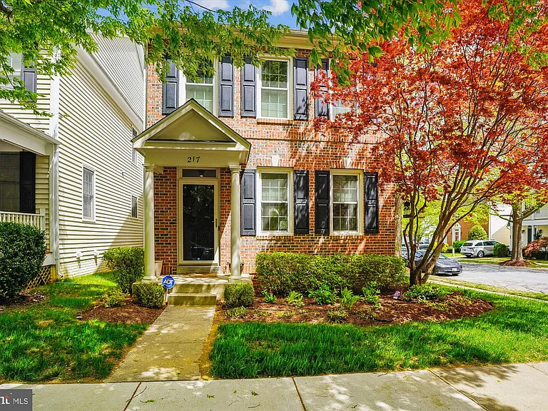 217 Highland Ridge Ave — Photo 2