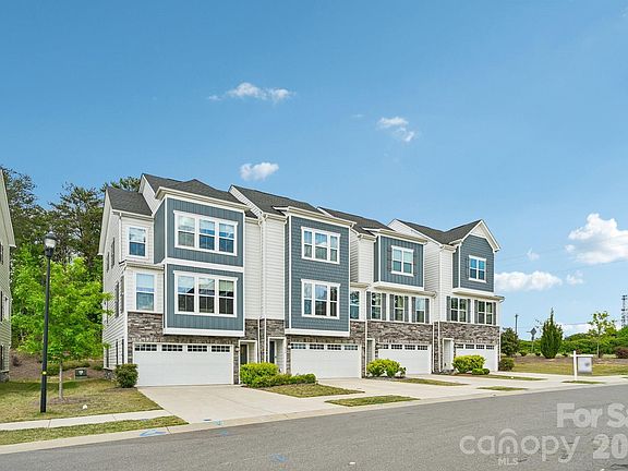 2nd image of 957 Portrush Ln