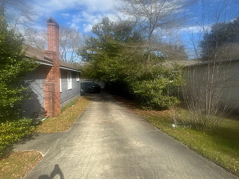2924 Millerfield Rd — Photo 2