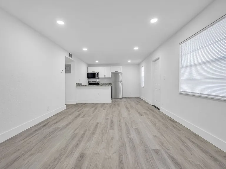 1015 NE 17th Ave — Photo 52