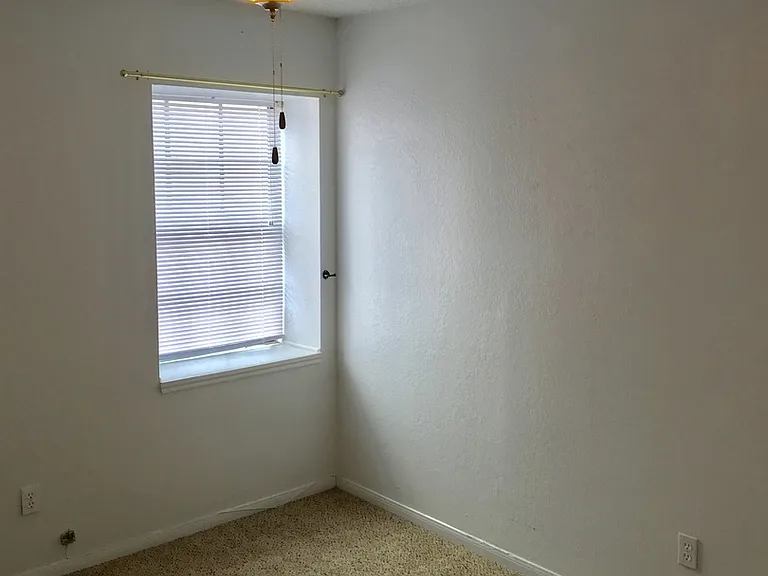 3202 Green Valley Dr — Photo 10
