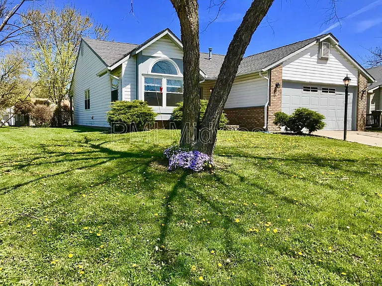 3215 Keystone Lakes Way — Photo 2