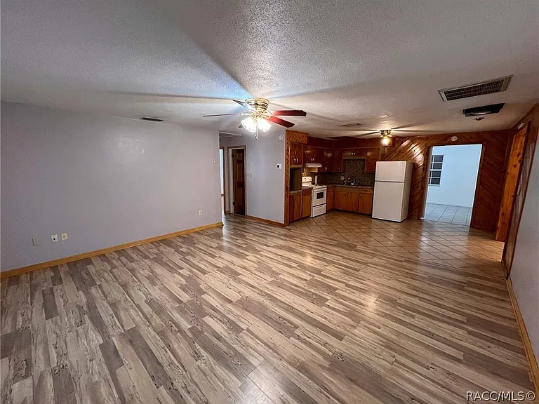 7660 W Tropical Ln — Photo 2