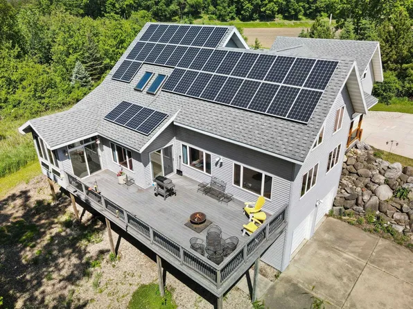 2215 W Ridge Rd, Cottage Grove, WI 53527