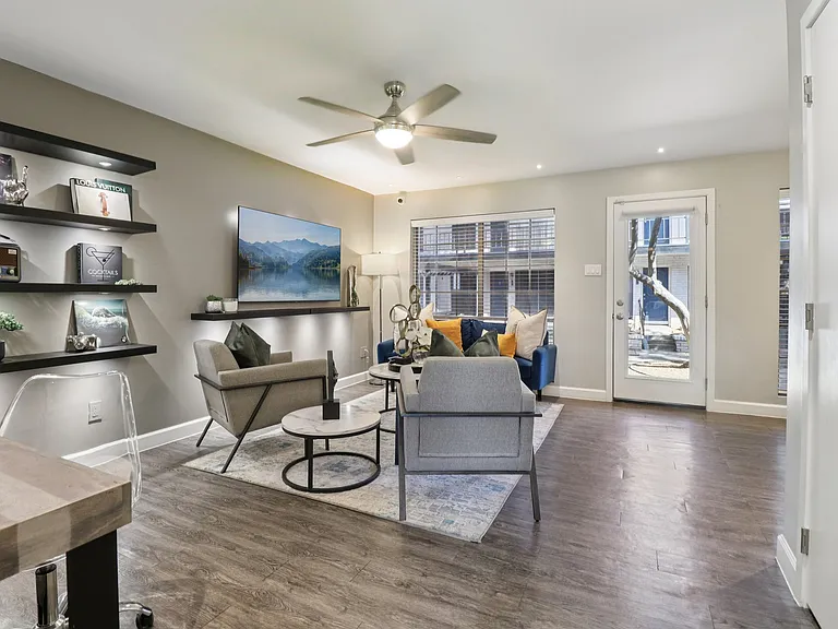 The Ashley at Bluffview Apartments — Photo 14