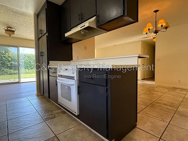 938 Estrada Ct — Photo 5