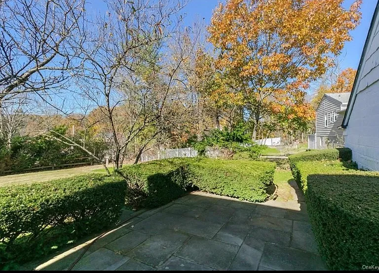 9 Manor Ave — Photo 6