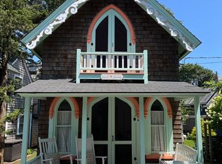 2 Fisk Ave, Oak Bluffs, MA 02557