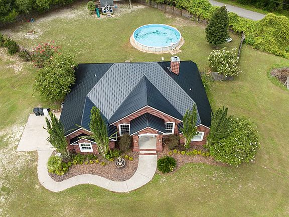 3rd image of 130 SW Country Ct