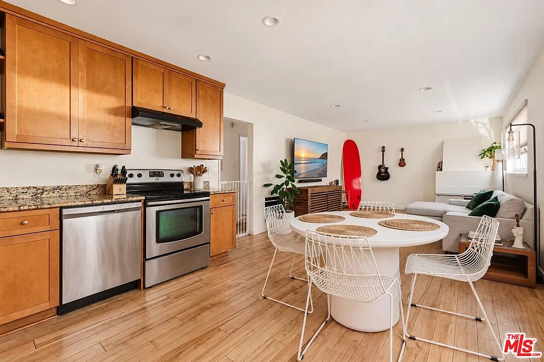 2 bed, 1.0 bath, 768 sqft, $3,250 — Photo 4
