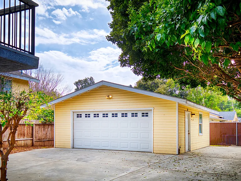 257 N Lomita Ave #B — Photo 3
