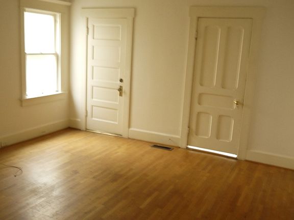 5th image of 510 S Oak Knoll Ave