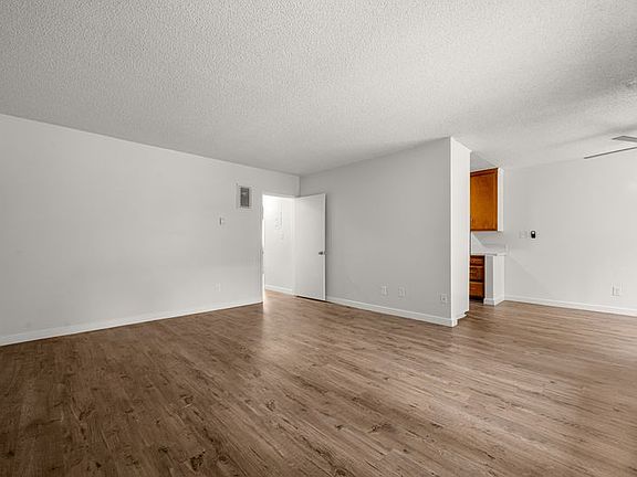 5th image of 4060 Stevely Ave Unit 3