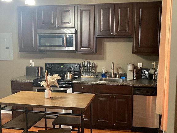 3rd image of 406 N Delaware St #107