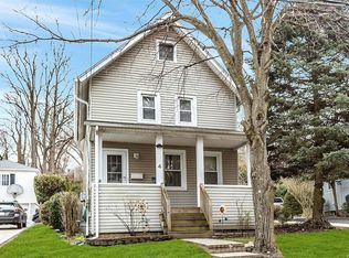 4 Sandy Hollow Ln, Port Washington, NY 11050