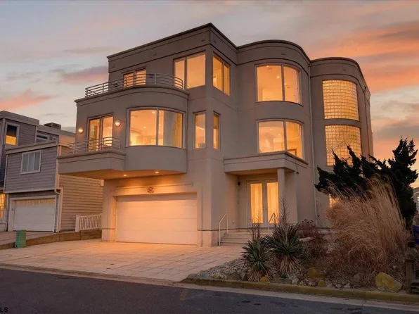 9 Point Dr, Longport, NJ 08403