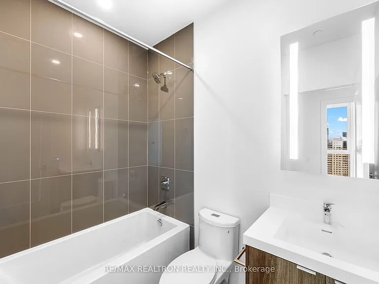 25 Cordova Ave #Penthouse 06 — Photo 25