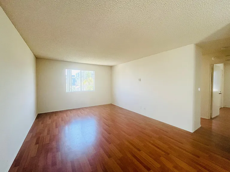 237 N Rosemont Ave #5 — Photo 4
