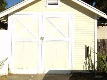 2nd image of 1850 N El Molino Ave