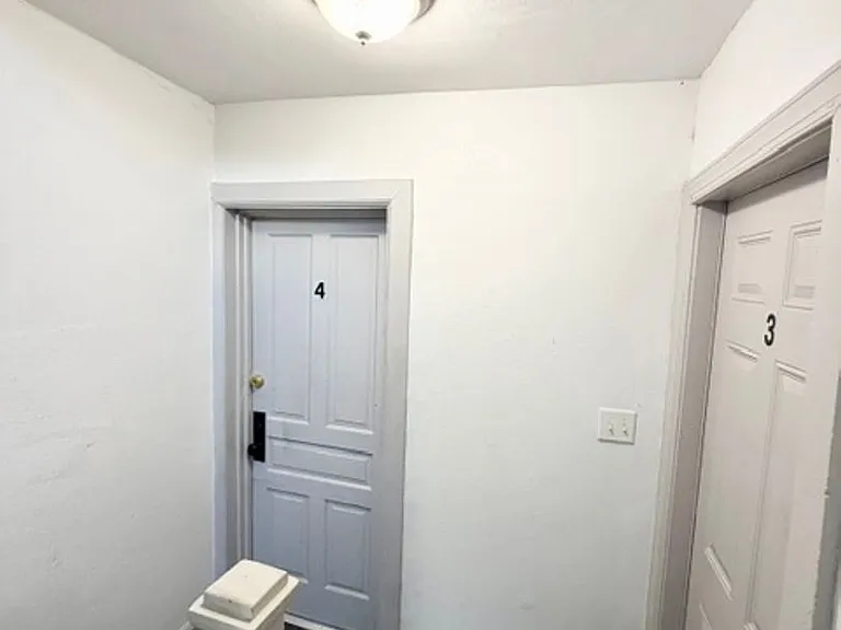232 E King St #4 — Photo 2