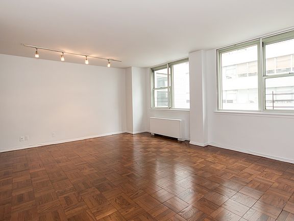 4th image of 200 E 58th St APT 8A