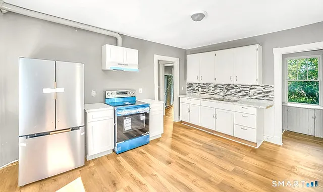 3 bed, 1400 sqft, $1,800 — Photo 3