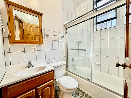 Rented by HOLTON REAL ESTATE INC. | media 35