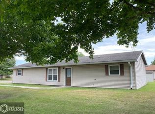 601 Locust St, Wapello, IA 52653