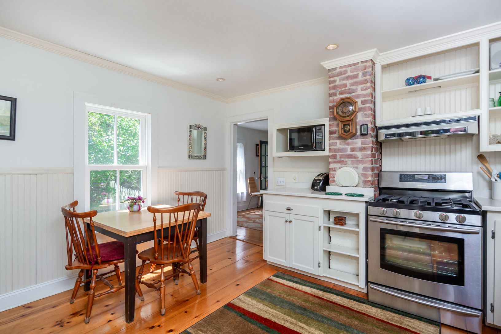  Eat-in Country Kitchen