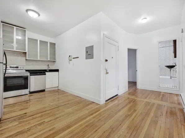 479 Warren Street image 1 of 16